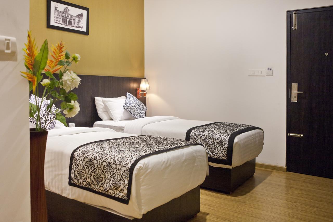 Comfy Luxury Hotel Bangalore Bagian luar foto
