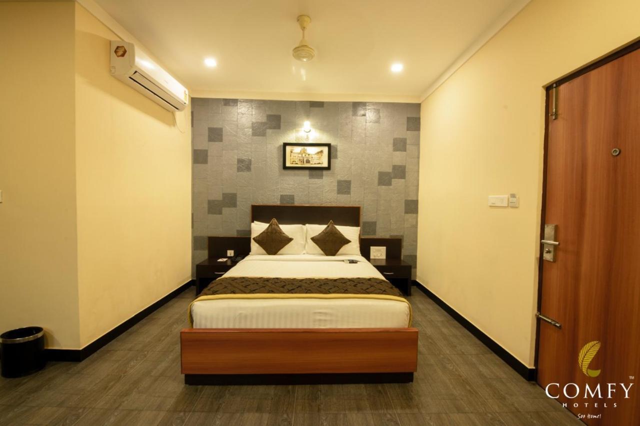 Comfy Luxury Hotel Bangalore Bagian luar foto
