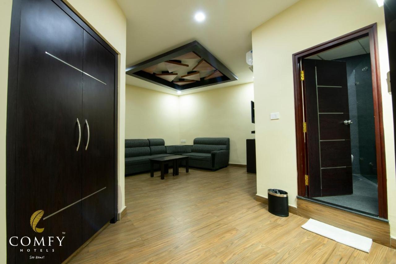 Comfy Luxury Hotel Bangalore Bagian luar foto